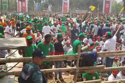 সোহরাওয়ার্দী উদ্যানে আওয়ামী লীগ নেতাকর্মীদের ঢল