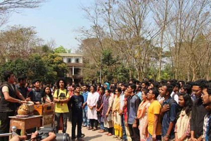 শাবিতে সমবেত কণ্ঠে জাতীয় সংগীত 