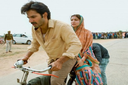সাইকেল চালিয়ে বরুণ ধাওয়ানের রেকর্ড
