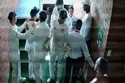 ডি ককের সঙ্গে সেই ঝামেলার জেরে নির্বাসনের মুখে ওয়ার্নার
