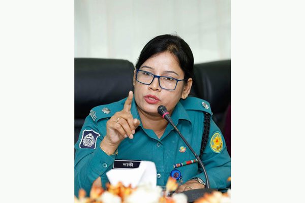 'নারীকে এখন প্রমাণ দিয়ে কাজ করতে হয়'