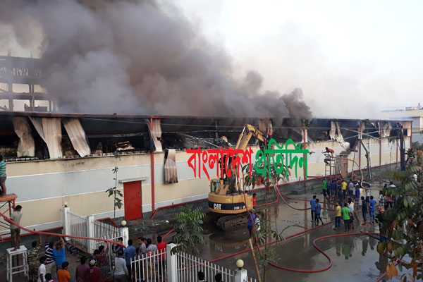 গাজীপুরে তুলার গোডাউনে আগুন