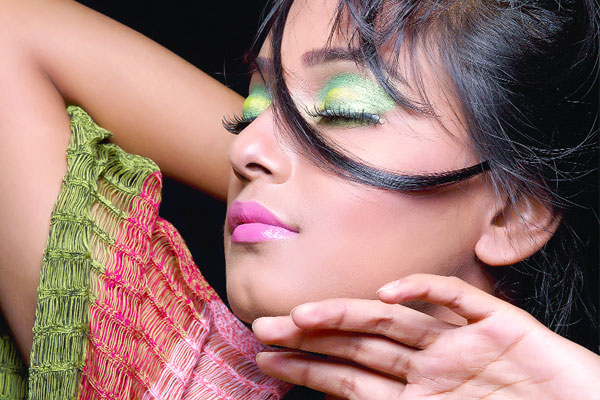 সাজ-মেকআপে গ্লিটার