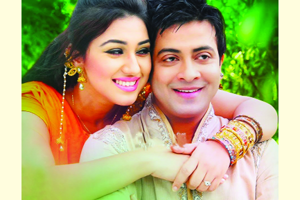 বিচ্ছেদের পর প্রথম বড় পর্দায়