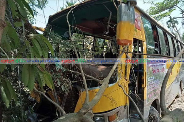 কাপ্তাইয়ে সড়ক দুর্ঘটনায় আহত ৮