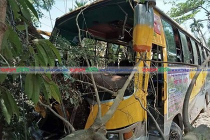 কাপ্তাইয়ে সড়ক দুর্ঘটনায় আহত ৮