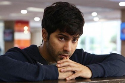 যে কারণে ঘুম বাদ দিয়েছেন বরুণ ধাওয়ান