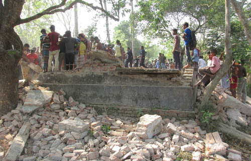 ফরিদপুরে স্কুলের পরিত্যক্ত ভবন ধসে আহত ৭
