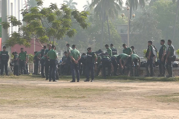 খুলনায় বিএনপি’র জনসভা ঘিরে পুলিশের কঠোর অবস্থান, আটক ২৫