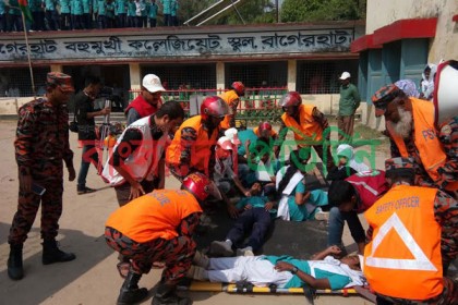 বাগেরহাটে জাতীয় দুর্যোগ প্রস্তুতি দিবসে মহড়া অনুষ্ঠিত 