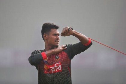লঙ্কান শিবিরে মুস্তাফিজের আঘাত