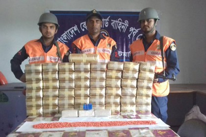সেন্টমার্টিনে সাগর থেকে ৫ লাখ ইয়াবা উদ্ধার