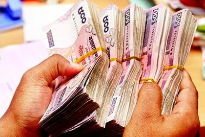 ব্যাংকে নয় টাকা এখন বাড়িতে