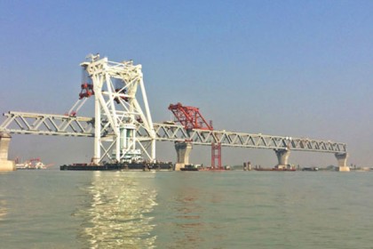 তৃতীয় স্প্যানে দৃশ্যমান পদ্মাসেতুর ৪৫০ মিটার