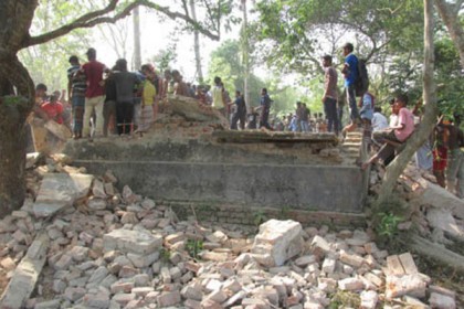 ফরিদপুরে ভবন ধসে আহত স্কুলছাত্রের মৃত্যু
