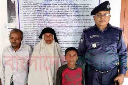 প্রধানমন্ত্রীকে দেখতে এসে পথ ভুলে যাওয়া শিশুটিকে পরিবারের কাছে হস্তান্তর