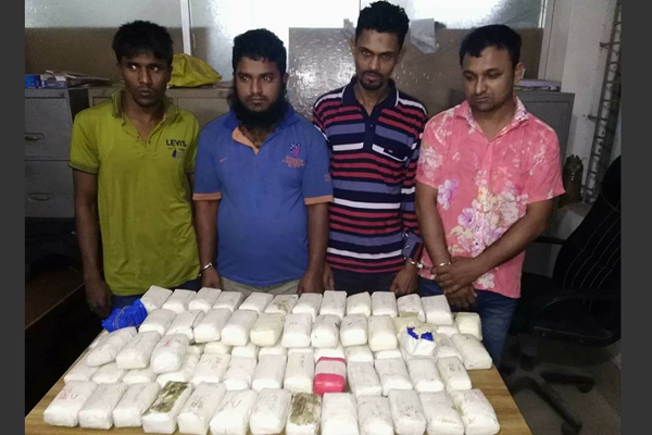 যাত্রাবাড়ীতে ইয়াবার চালানসহ গ্রেফতার ৪
