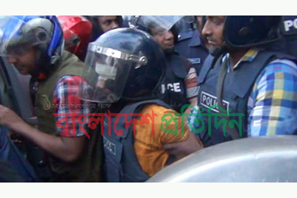 নাটোরে জঙ্গি আস্তানা সন্দেহে অভিযান, আটক ৪
