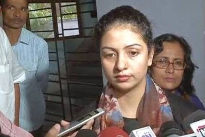 হঠাৎ মেজাজ হারালেন হাসিন