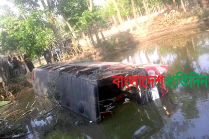 কুয়াকাটায় বাসের ধাক্কায় দুই পথচারী নিহত
