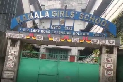 যৌন হেনস্থার প্রতিবাদ করায় শিক্ষার্থীদের বিরুদ্ধে সমকামিতার অভিযোগ!