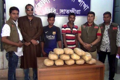 সাতক্ষীরায় গাঁজাসহ আটক ২