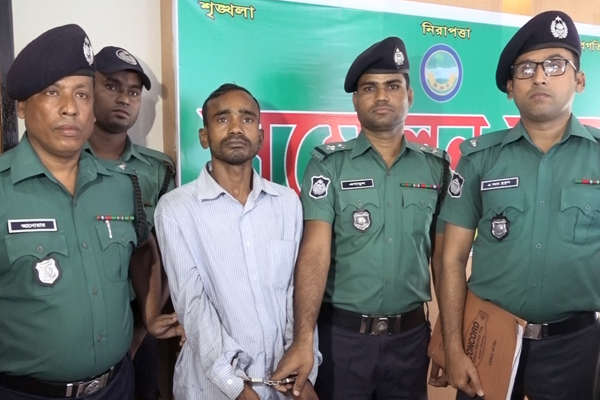 বরিশালে স্কুলছাত্রীকে ধর্ষণ শেষে হত্যা, গ্রেফতার ১

