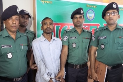 বরিশালে স্কুলছাত্রীকে ধর্ষণ শেষে হত্যা, গ্রেফতার ১

