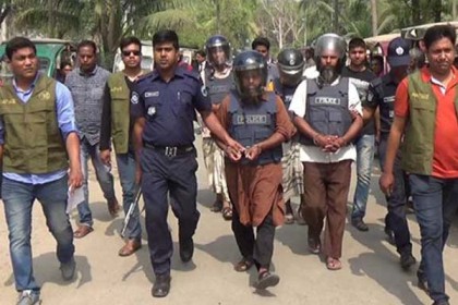নাটোরে গ্রেফতার ৪ জেএমবি ৫ দিনের রিমান্ডে

