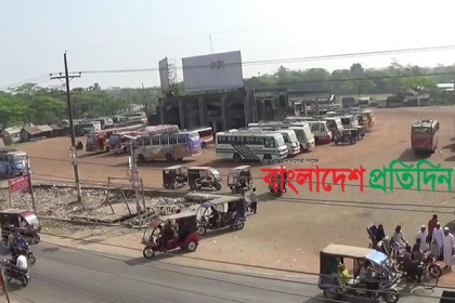মহাসড়কে চাঁদাবাজি বন্ধে ১৬টি রুটে অনির্দিষ্টকালের বাস ধর্মঘট

