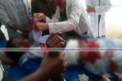 চাঁপাইনবাবগঞ্জে স্কুলছাত্রীকে বখাটের ছুরিকাঘাত