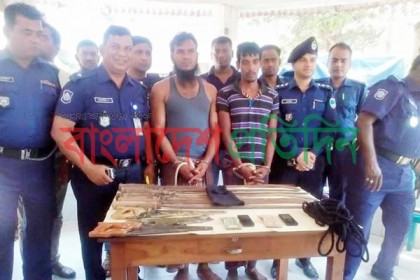 ঝিনাইদহে দেশীয় অস্ত্রসহ ২ ডাকাত গ্রেফতার