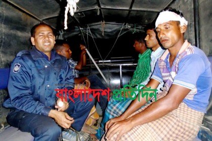 দিনাজপুরে মাদক ব্যবসায়ীদের সাথে পুলিশের হাতাহাতি