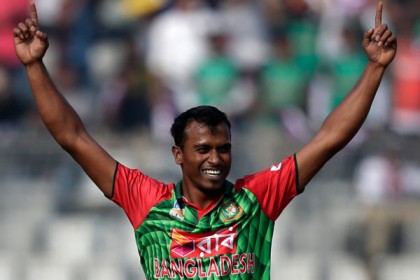ধাওয়ানকে বোল্ড করে দিলেন রুবেল