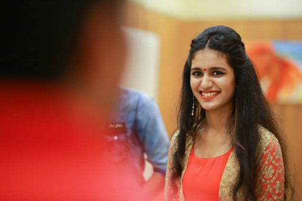 এটা রাতারাতি ঘটেছিল, বললেন চোখ মারার রাণী (ভিডিও)