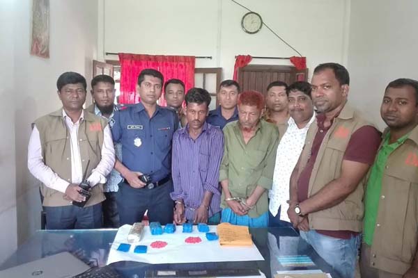 নোয়াখালীতে ইয়াবাসহ ২ মাদক ব্যবসায়ী আটক