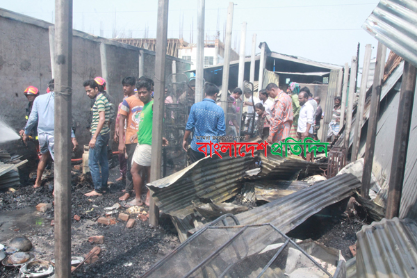 সাভারে শ্রমিক পল্লীতে অগ্নিকাণ্ড, নিহত ১, আহত ৫