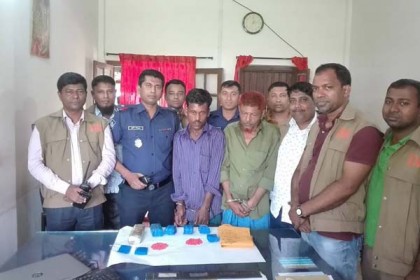 নোয়াখালীতে ইয়াবাসহ ২ মাদক ব্যবসায়ী আটক