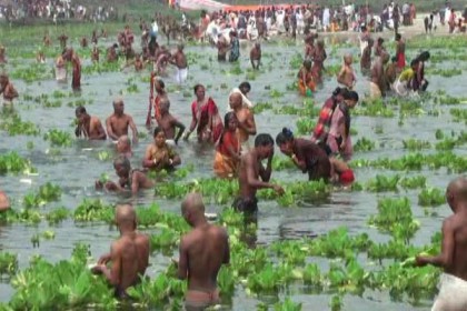 পূণ্যস্নান শুরু করেছে পঞ্চগড়ের সনাতন ধর্মালম্বীরা

