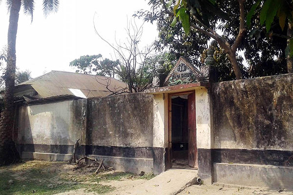 নিহত পাইলট আবিদের গ্রামের বাড়ি নওগাঁয় 