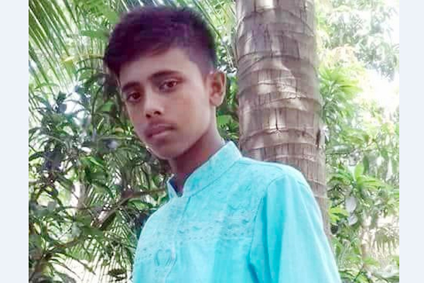 ফুফুর কবরে বাতি দিতে গিয়ে প্রাণ গেল ভাতিজার