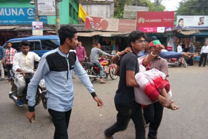 বাগেরহাটে পদদলিত হয়ে নারীসহ আহত ২০