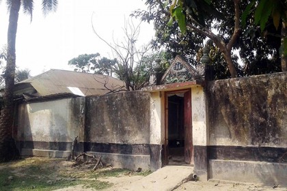 নিহত পাইলট আবিদের গ্রামের বাড়ি নওগাঁয় 