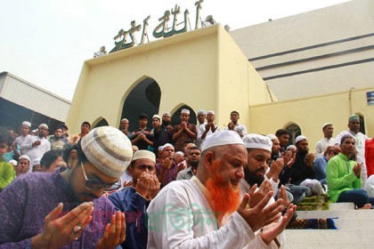 নেপালে বিমান দুর্ঘটনায় নিহতদের স্মরণে প্রার্থনা