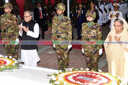 বঙ্গবন্ধুর সমাধিতে রাষ্ট্রপতি-প্রধানমন্ত্রীর শ্রদ্ধা 