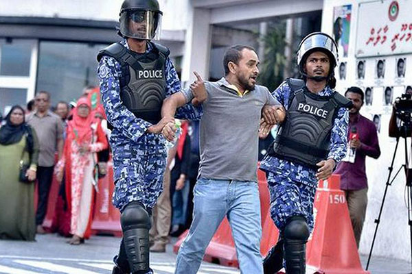 মালদ্বীপে চলছে গণগ্রেফতার