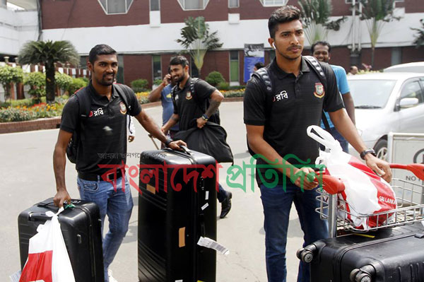 দেশে ফিরলেন টাইগাররা