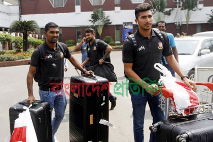 দেশে ফিরলেন টাইগাররা