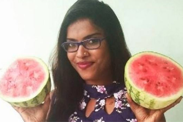শিক্ষকের বিরুদ্ধে তরমুজ নিয়ে বিক্ষোভ!