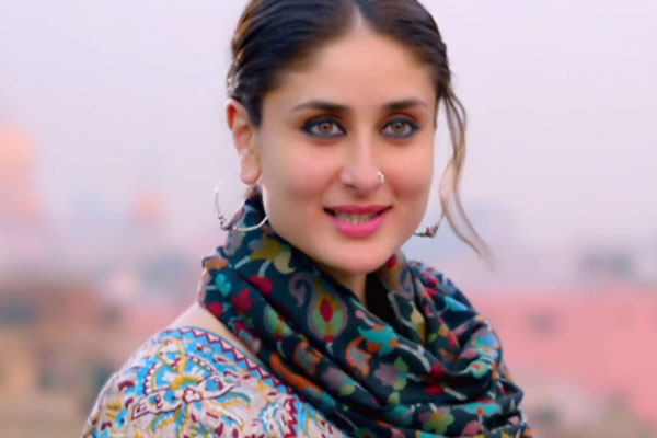 শ্রীদেবীর 'খুদা গাওয়াহ' নিয়ে কারিনার পাগলামি!